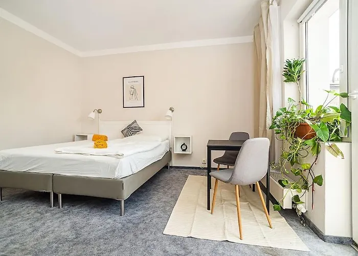 Apartment Cosy With Terrace By Tram