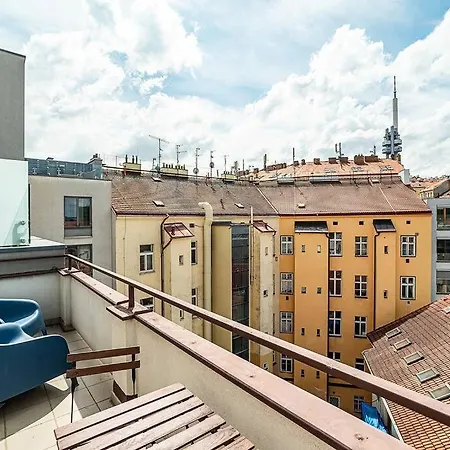 Cosy With Terrace By Tram Lägenhet Prag